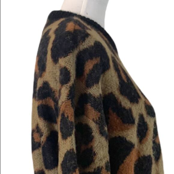 Band of Gypsies Leopard Fuzzy Oversize Crew Neck SweaterWomen's Size XS - Picture 7 of 11
